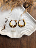 Gold Wavy Circle earrings