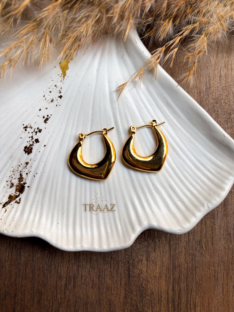 Smooth Curve Hoop Earrings