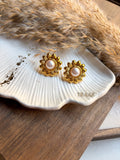 Soft Daisy Pearl Earring