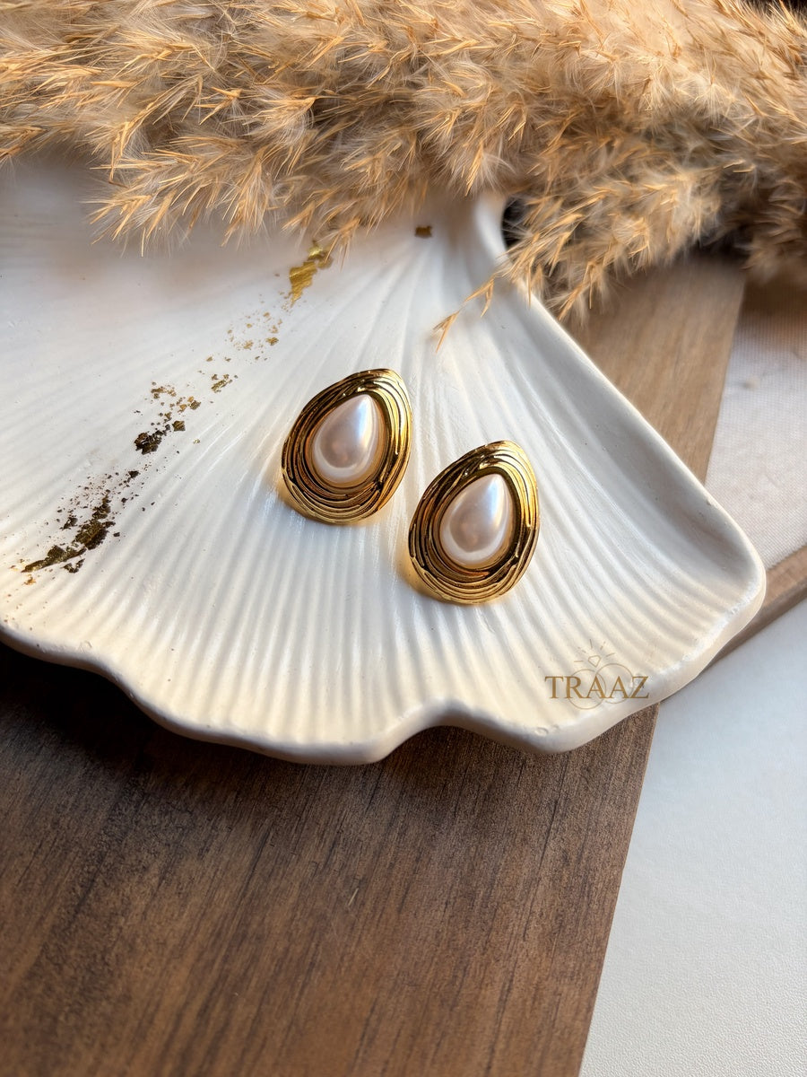 Pearl Drop Frame Earring