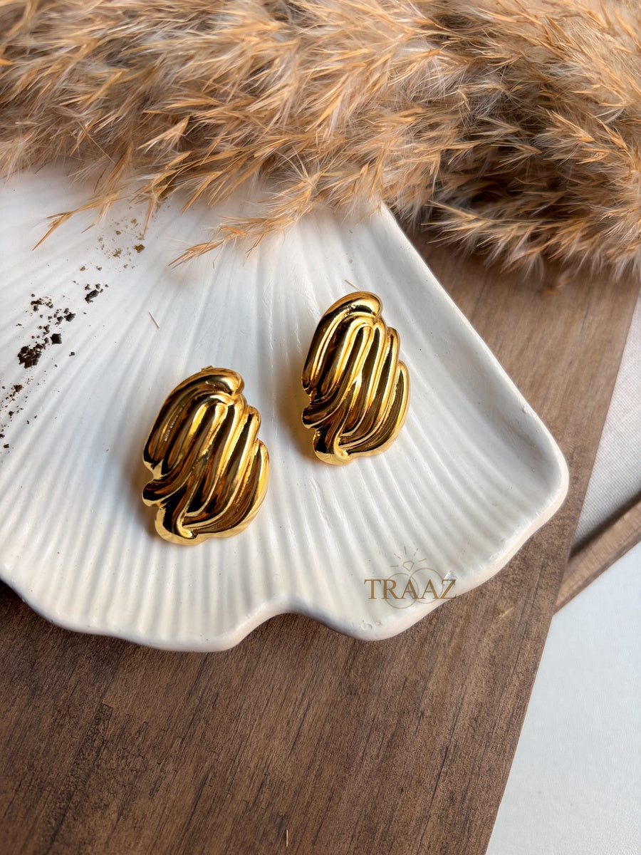 Golden Knot Sculpt Earring
