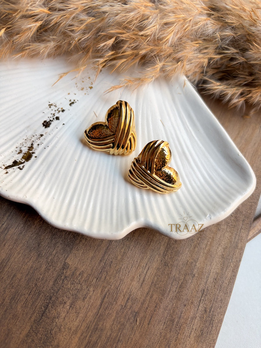 Sculpted Gold Heart Earring
