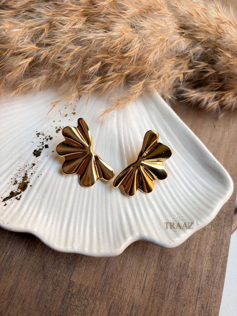 Golden Fan Sculpt Earring