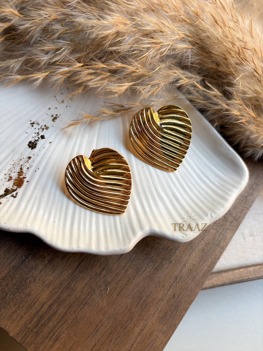 Ribbed Gold Heart Earring