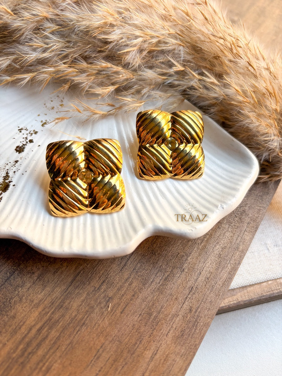 Rounded Square Gold Earring