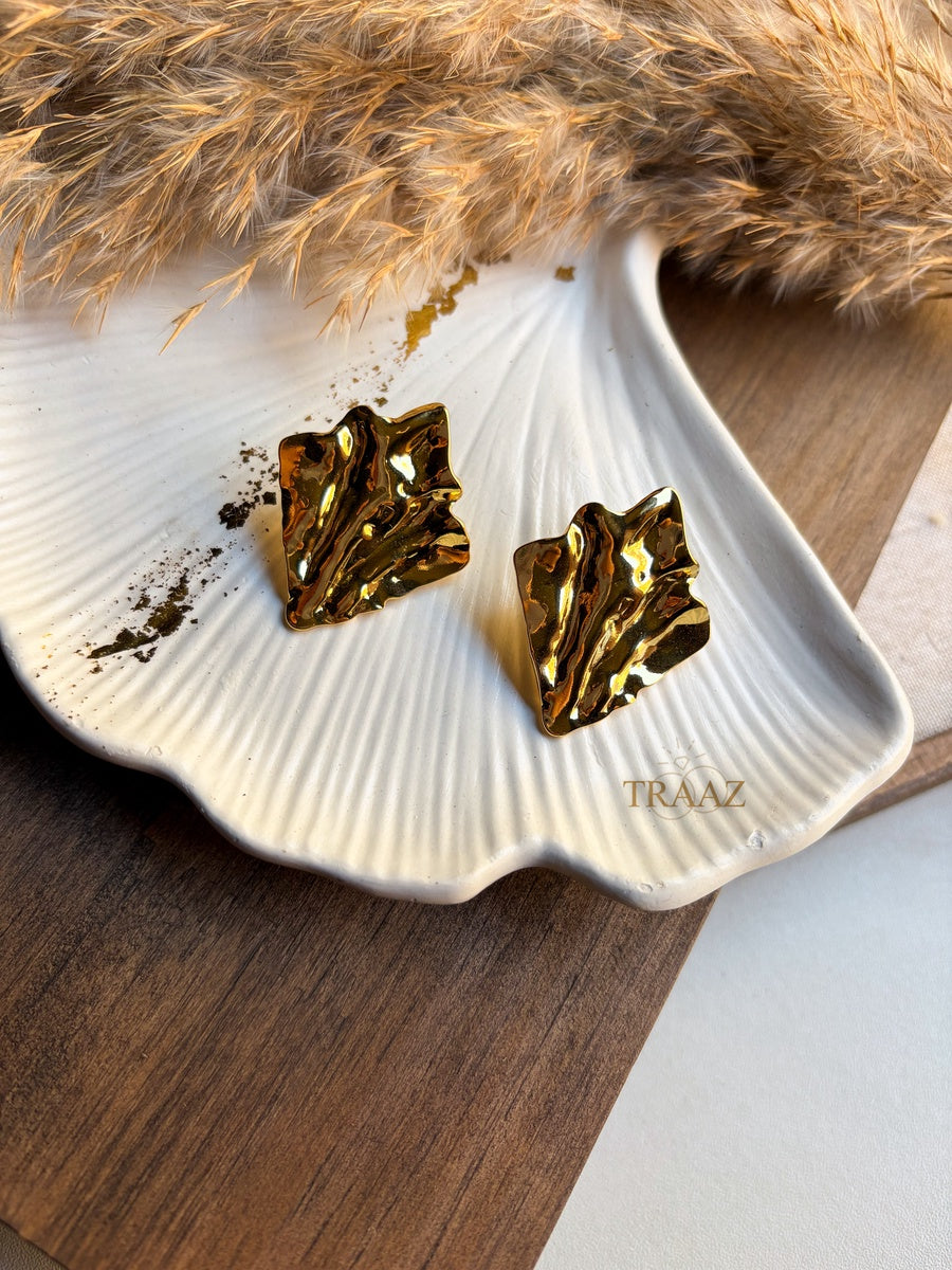 Sculpted Gold Earring