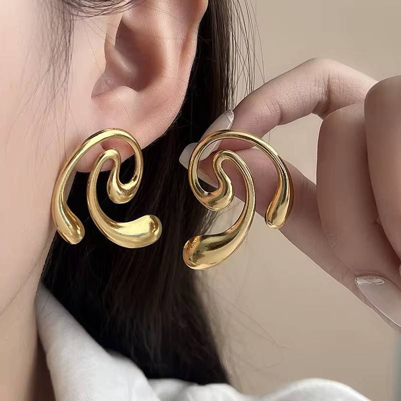 Swirl Gold Earring