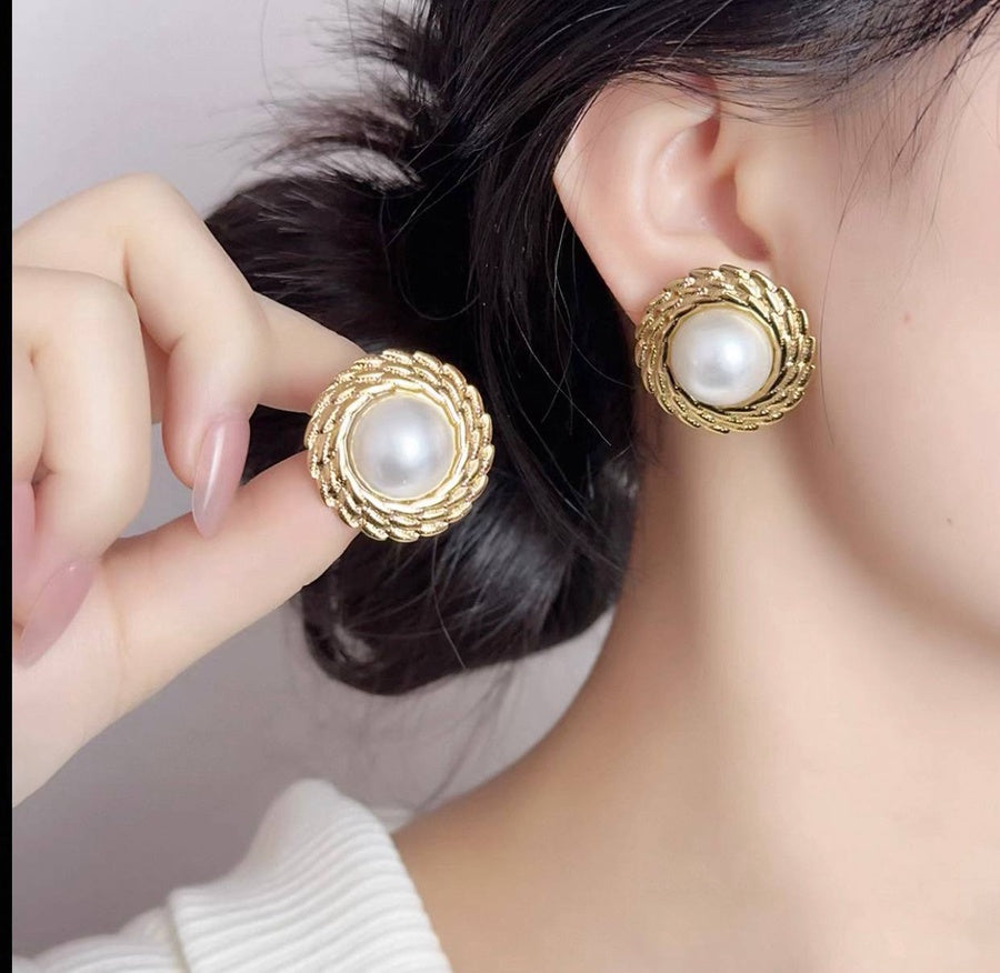 Sun-Kissed Pearl Earring
