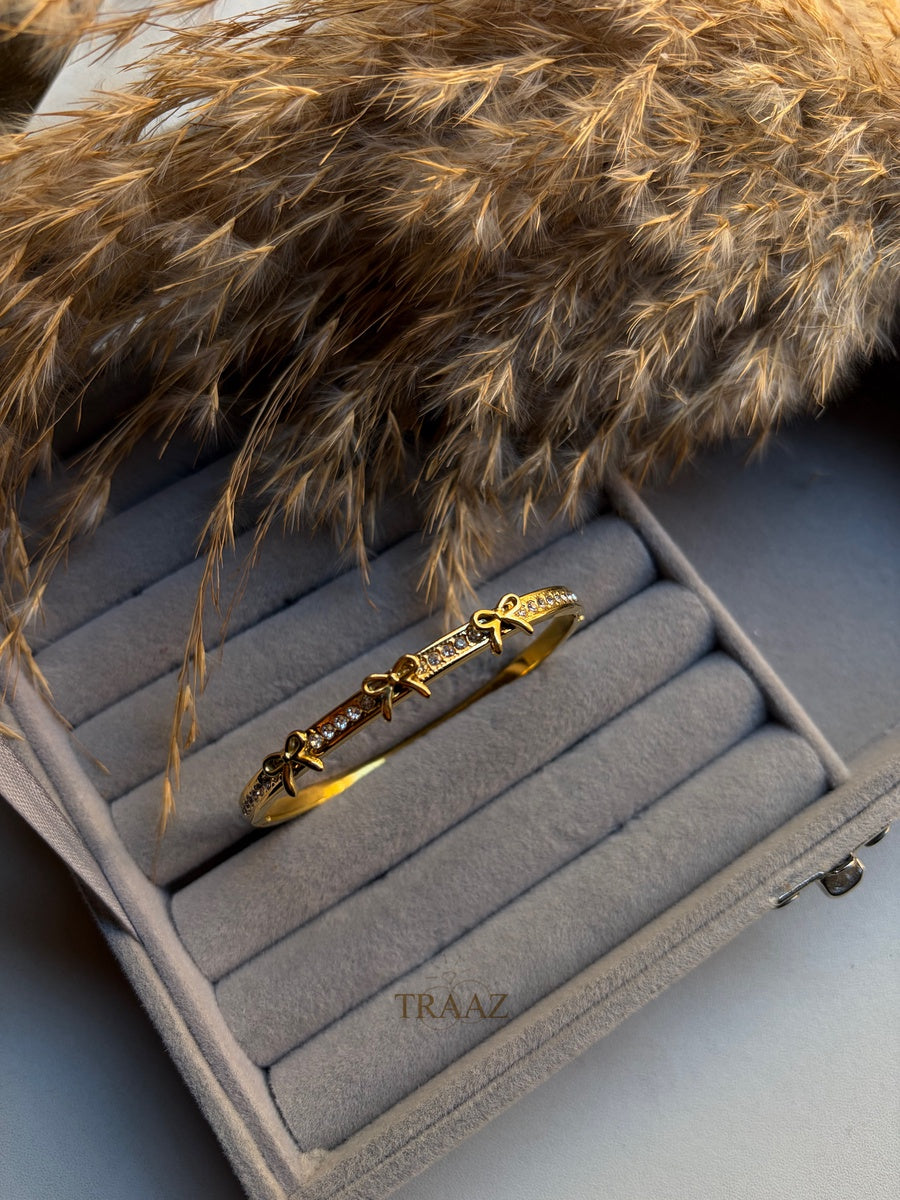 Golden Bow Bracelet