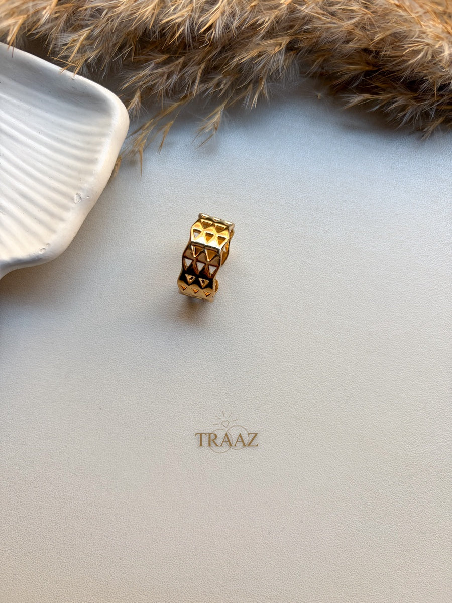 ⁦Triangle Ring