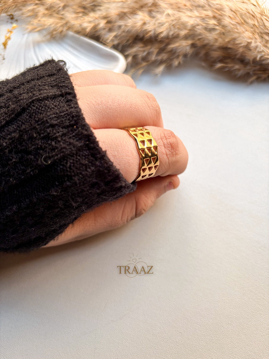 ⁦Triangle Ring