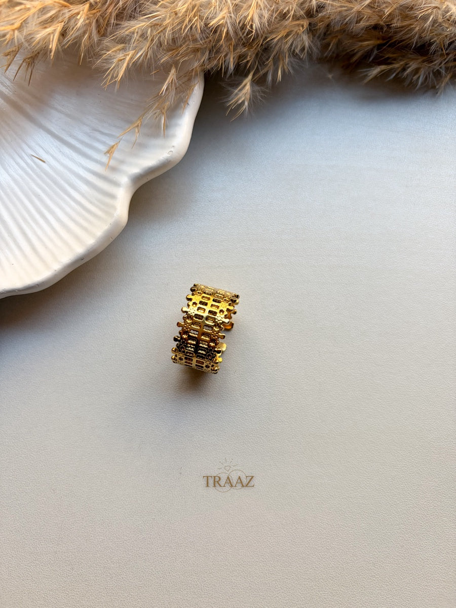 ⁦Many Layer Gold Ring