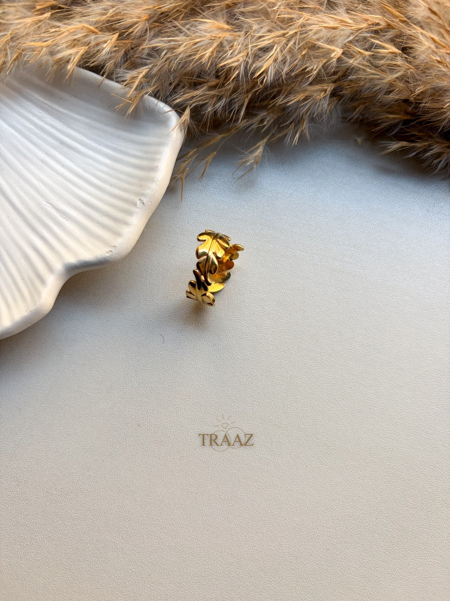 ⁦Golden Feather Ring