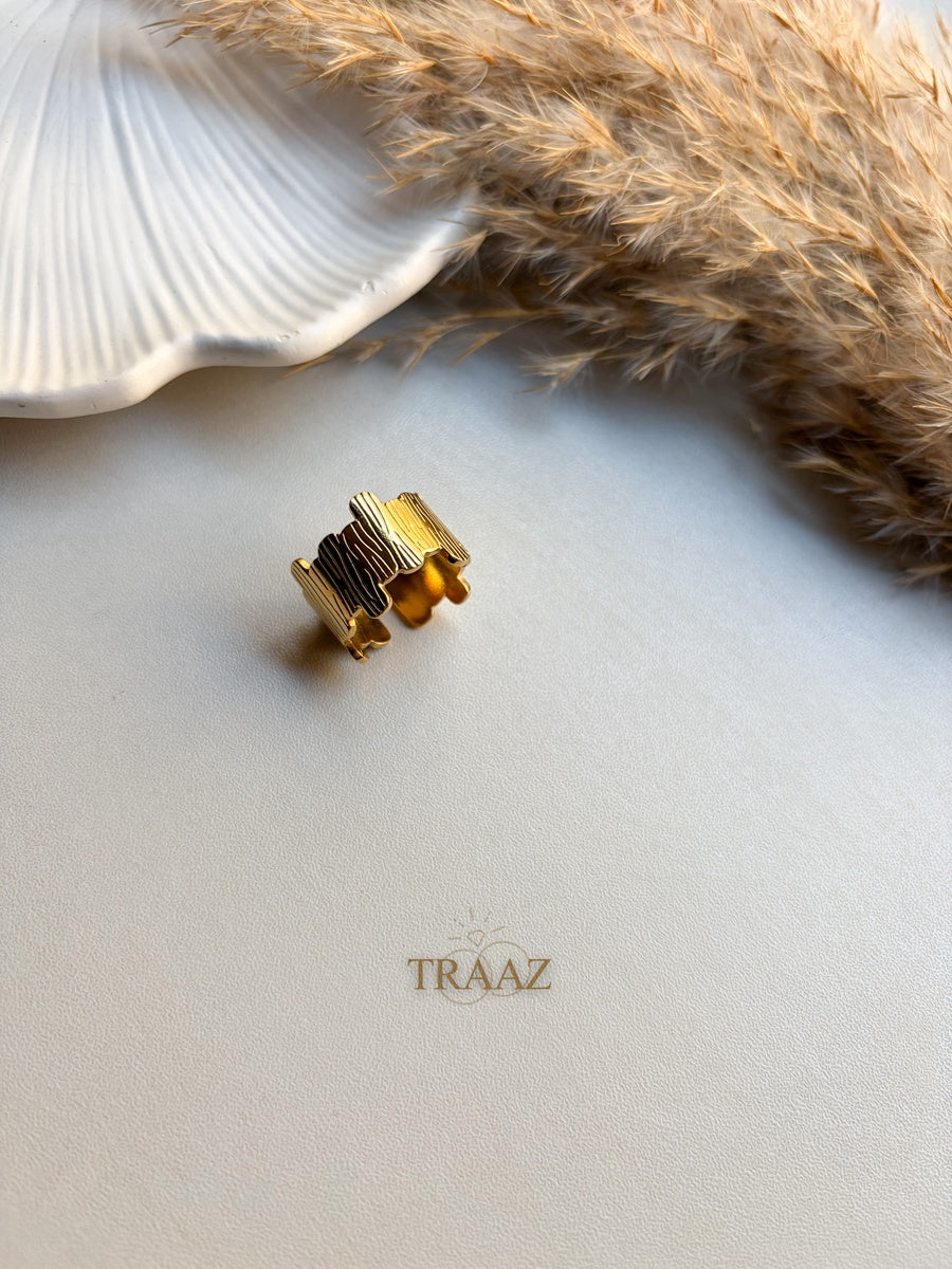 ⁦Ripple Gold Ring