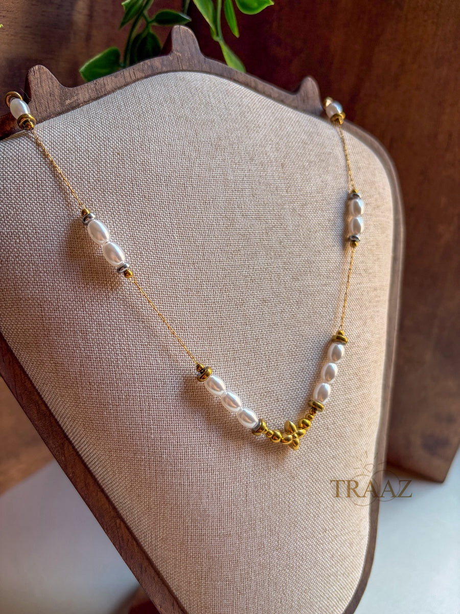 🤍 Classic Pearl Necklace