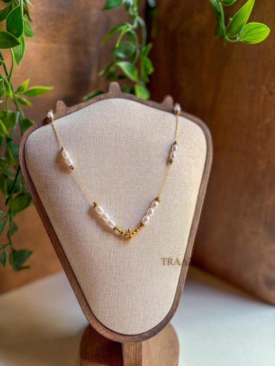 🤍 Classic Pearl Necklace