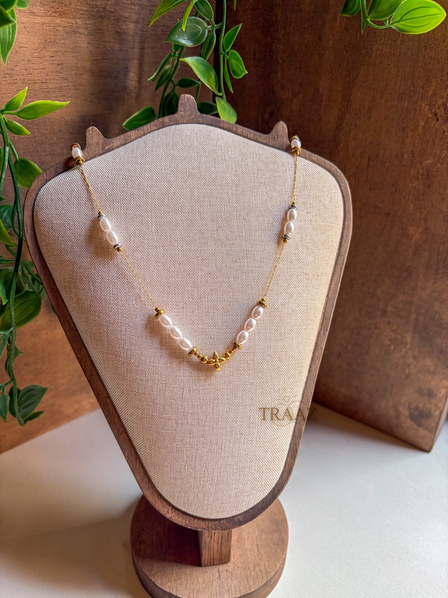 🤍 Classic Pearl Necklace