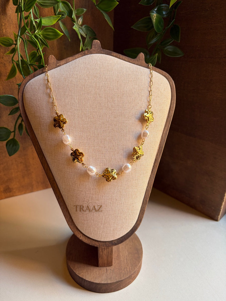 ✨ Golden Star Pearl Necklace
