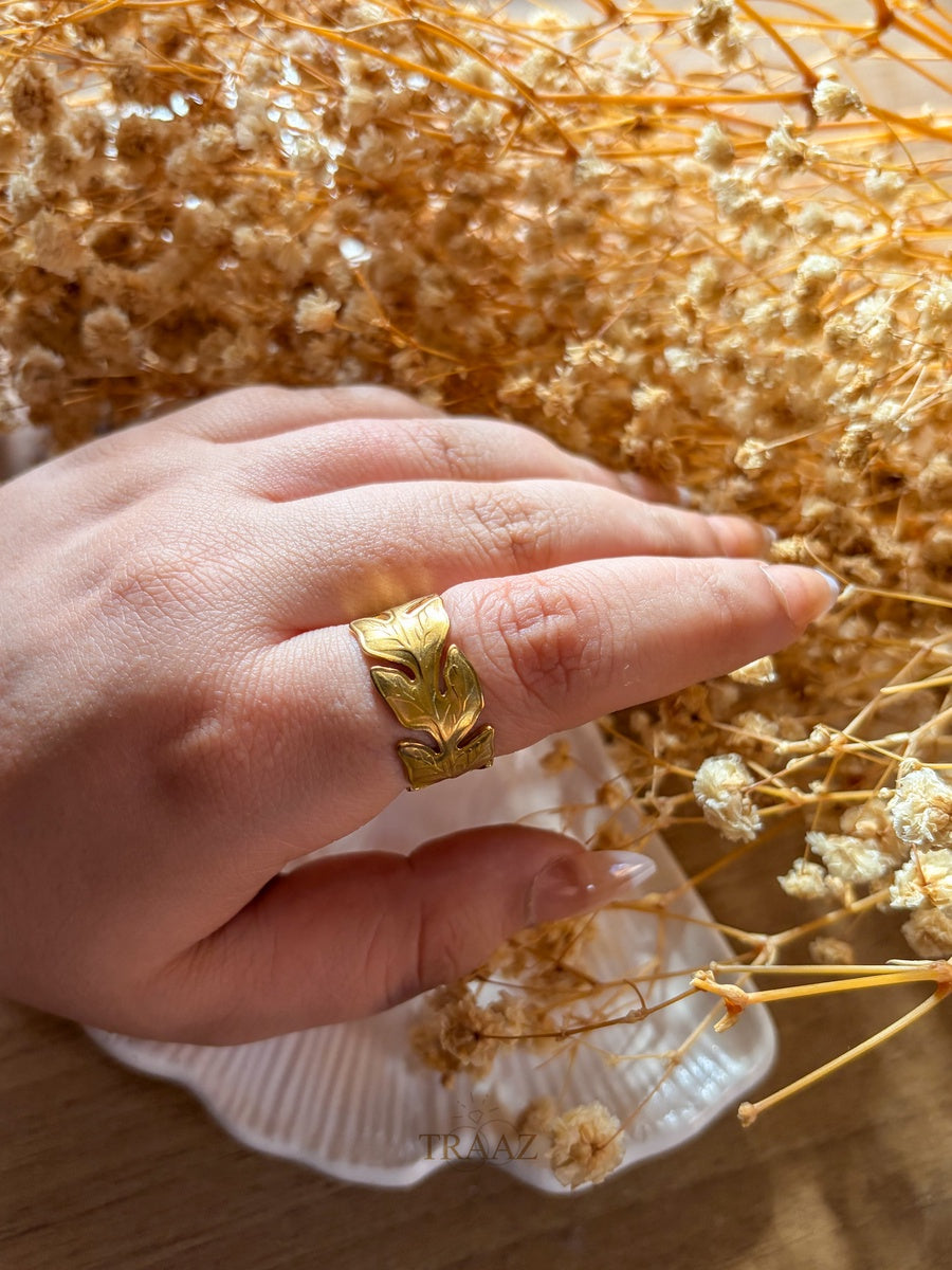 ⁦Leaf-band Ring
