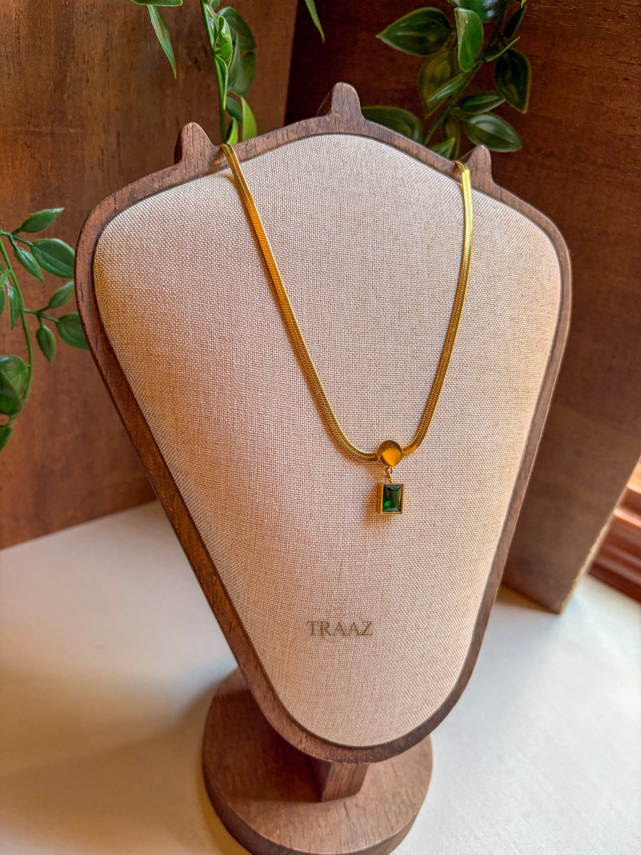 Emerald Herringbone Necklace 💚✨