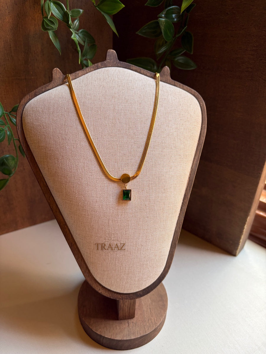 Emerald Herringbone Necklace 💚✨