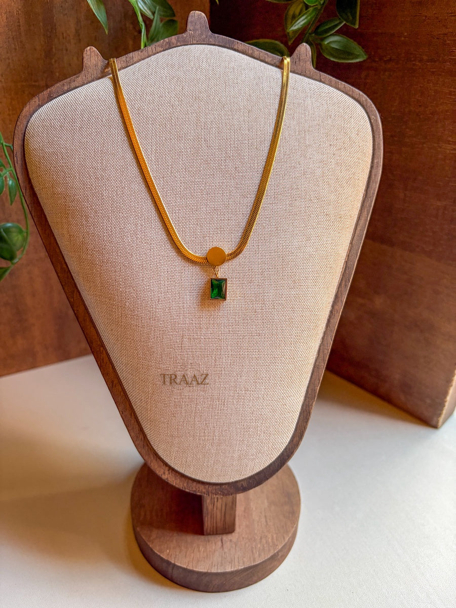 Emerald Herringbone Necklace 💚✨