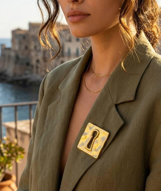    lock brooch