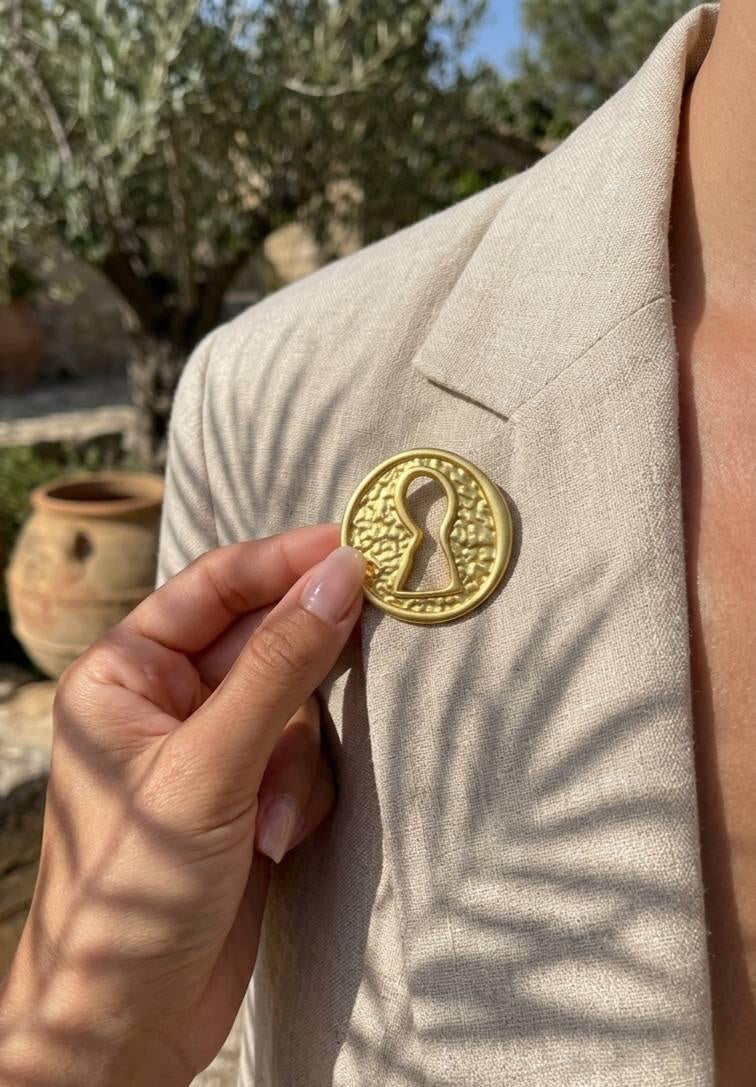  2 gold lock brooch