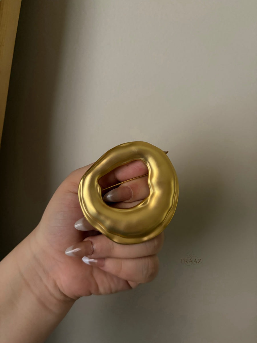  O brooch