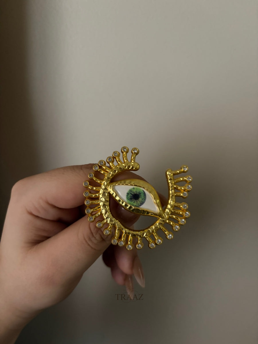 green eye strass gold brooch