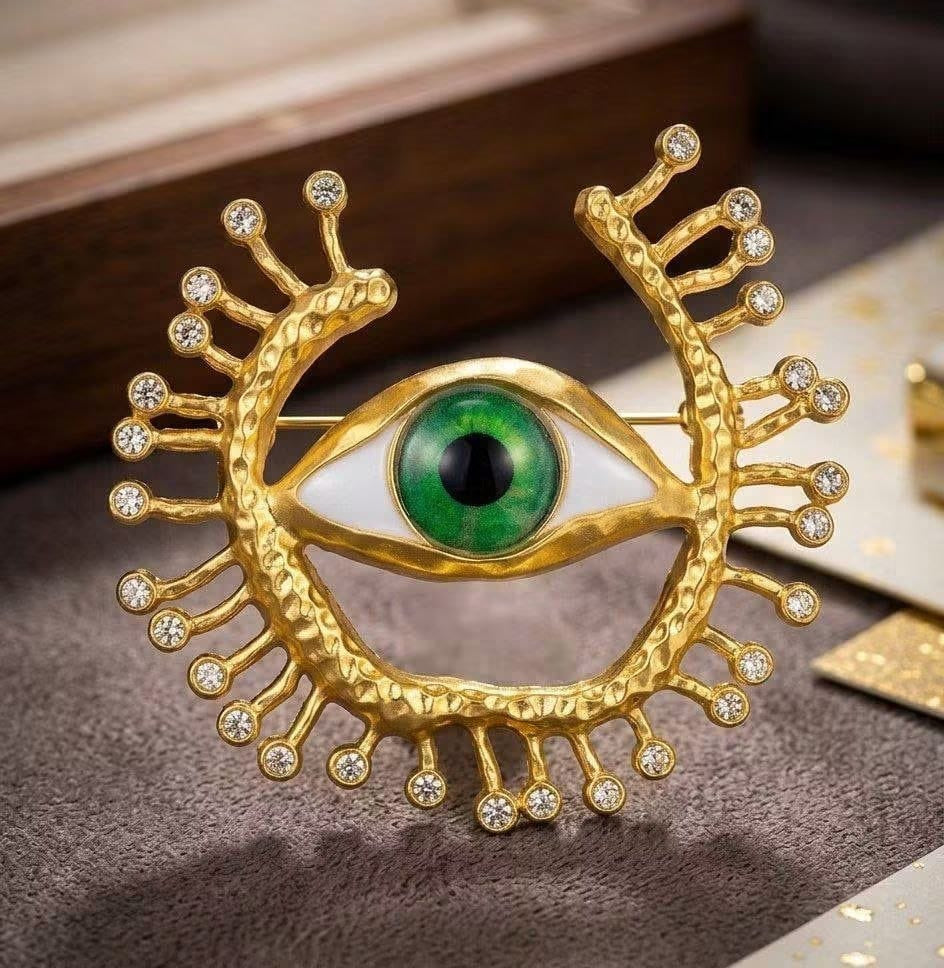 green eye strass gold brooch