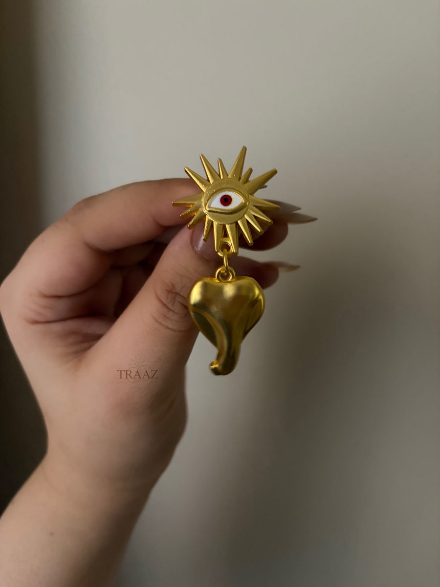 Eye-Heart-brooch