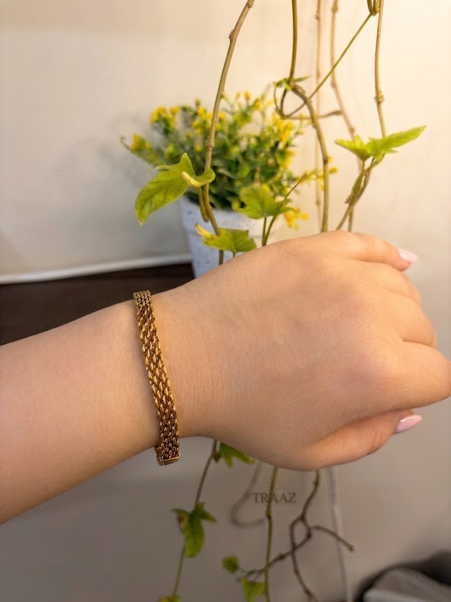 Gold fance bracelet